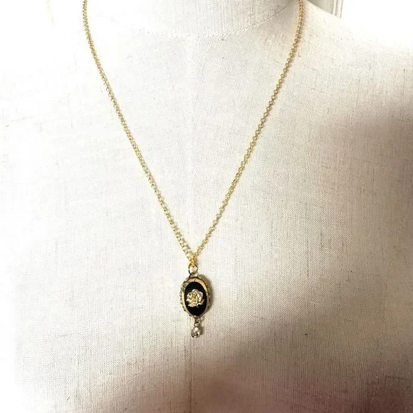 Black and gold tone  rose vintage pendant necklace - Picture 3 of 9